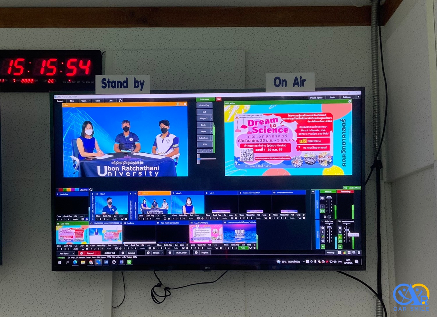 ฝ่ายเทคโนโลยีทางการศึกษา ให้บริการ Live streaming ทาง Facebook ณ ห้องสตูดิโอทองกวาว