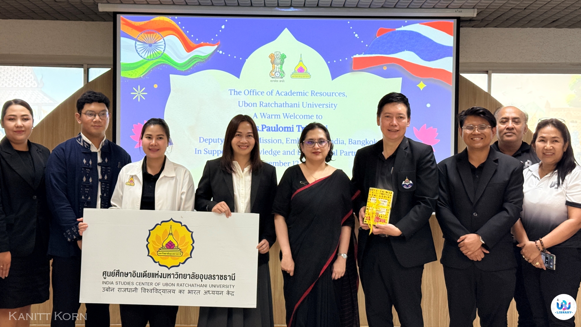 สำนักวิทยบริการต้อนรับคณะผู้แทนสถานเอกอัครราชทูตอินเดียในโอกาสมอบหนังสือเสริมสร้างคลังความรู้